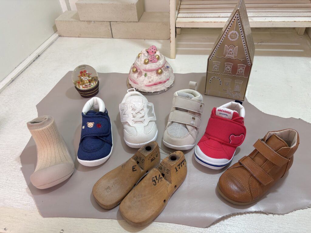 こども靴専門店主が選ぶ市販のおすすめベビーシューズと木製の靴型