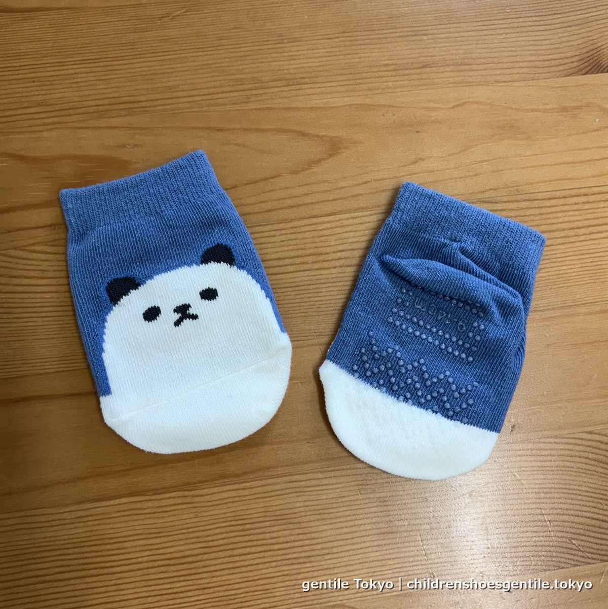 裏に滑り止めドットの付いたこども用ショートソックス